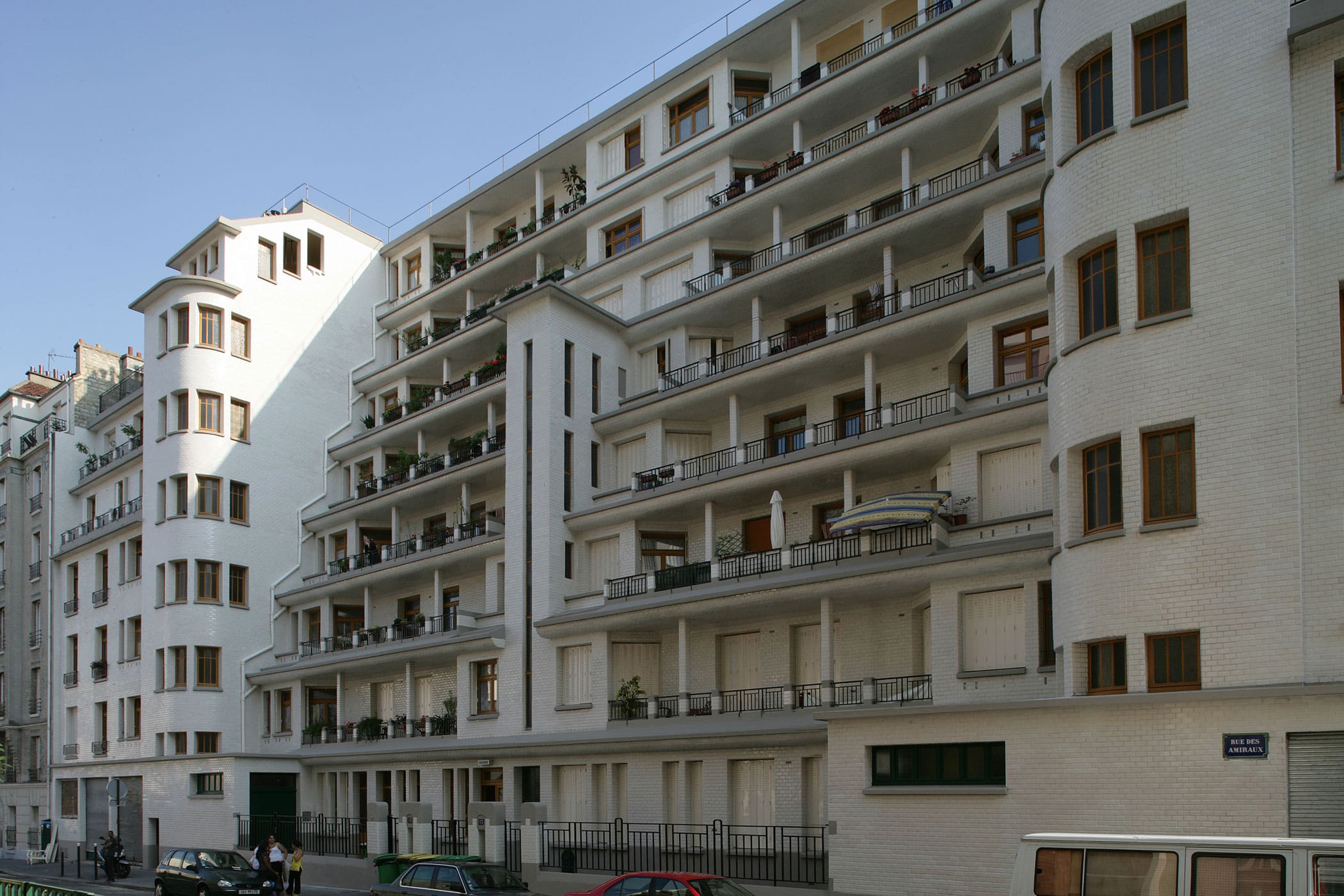 facade-gradins-henri-sauvage-13-rue-des-amiraux-18e
